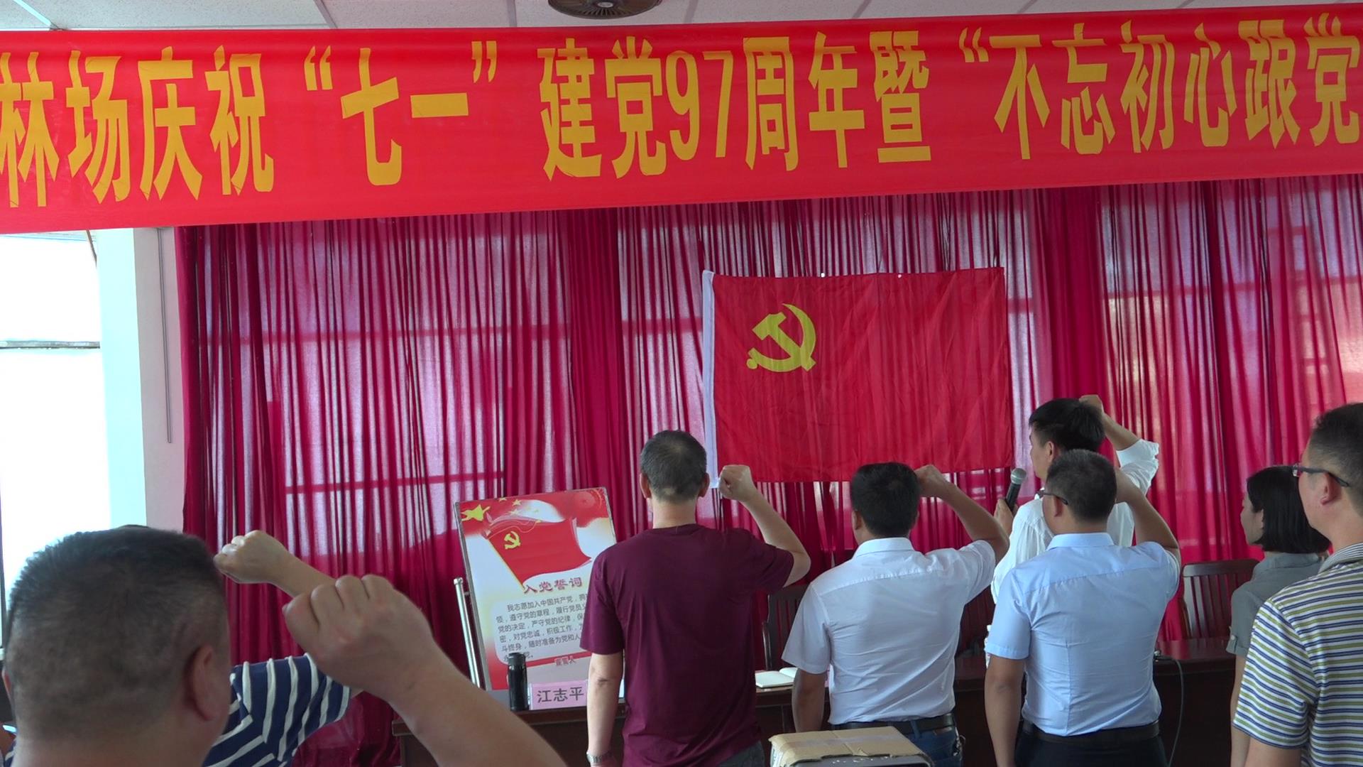 �����µ�Ա�뵳���ġ��ϵ�Ա�����뵳�Ĵ���ʽ��ͼΪ80�����¡��ϵ�Ա��Ե������ġ�