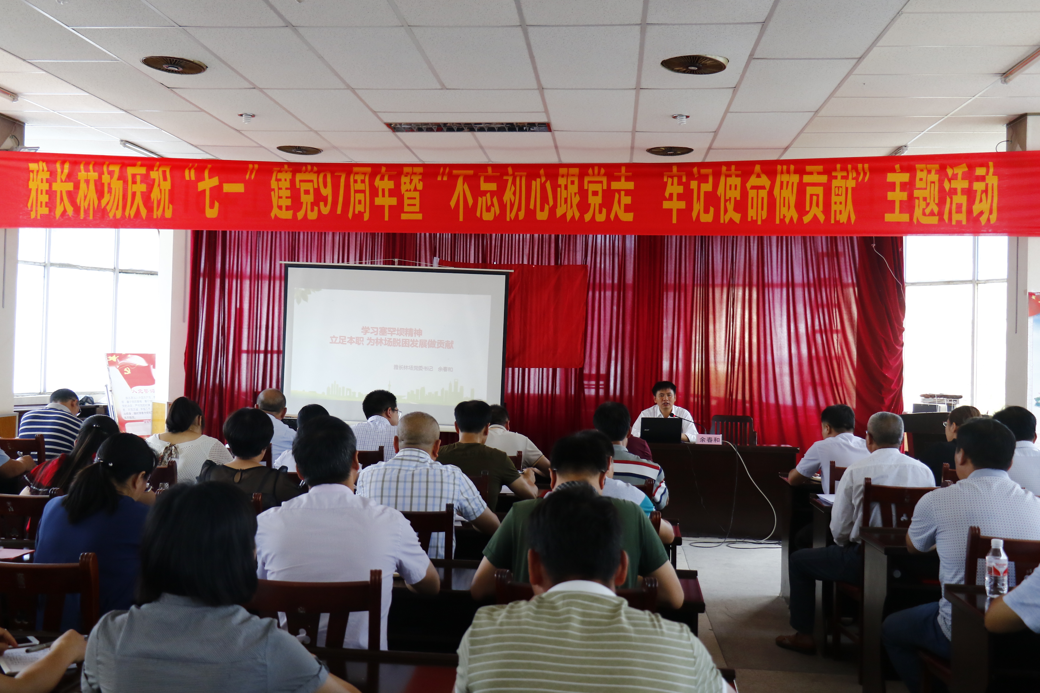     ��ί����ڵ��Ρ���ί����ഺ��Ϊ80������Ա�ڵ��Σ�������ѧϰ�����Ӿ������㱾ְ��Ϊ�ֳ�������չ�����ס���ͼΪ�ڿ��ֳ���